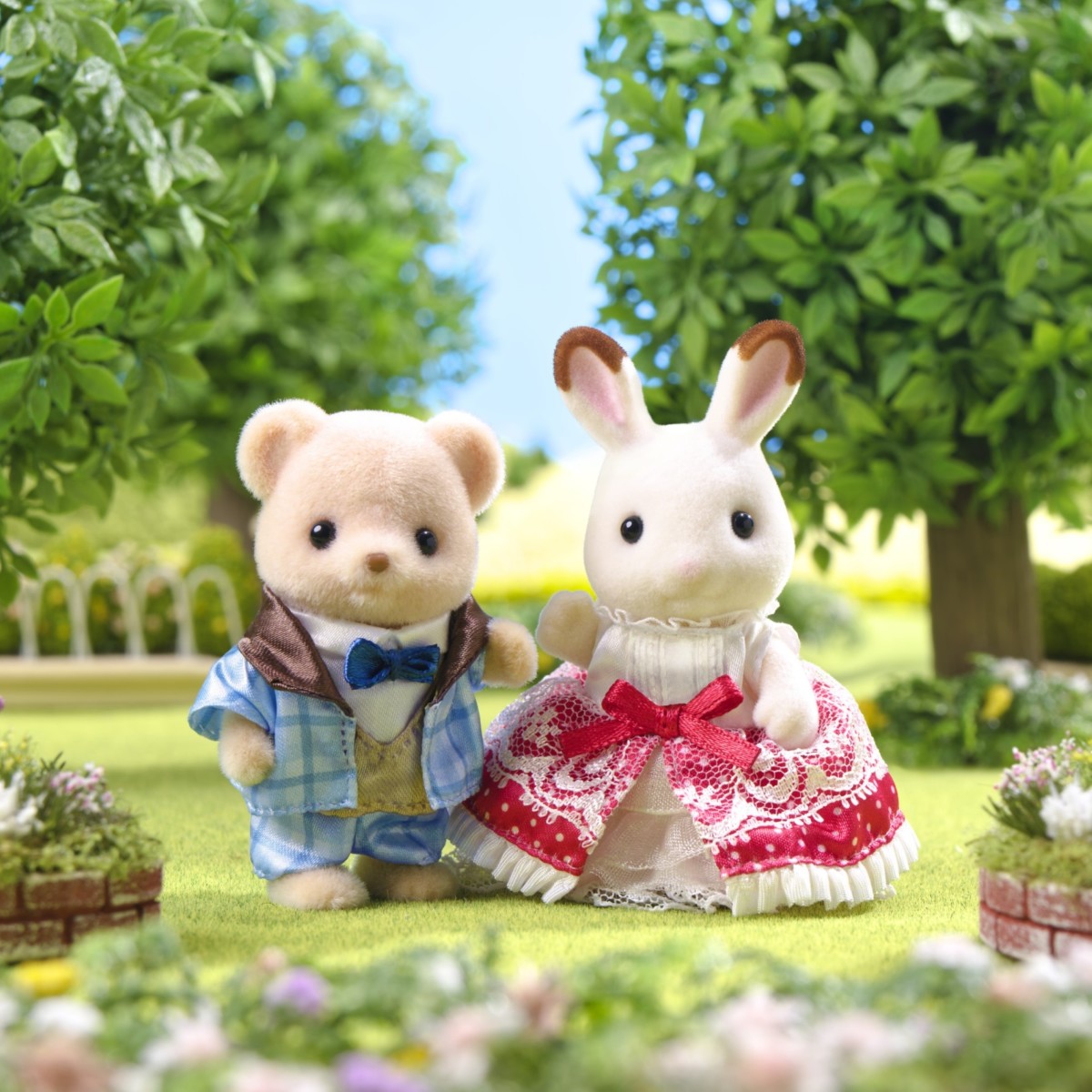 Calico Critters Anniversary Friends Set – Freya & Theo Collectible Doll Figures - FAO Schwarz