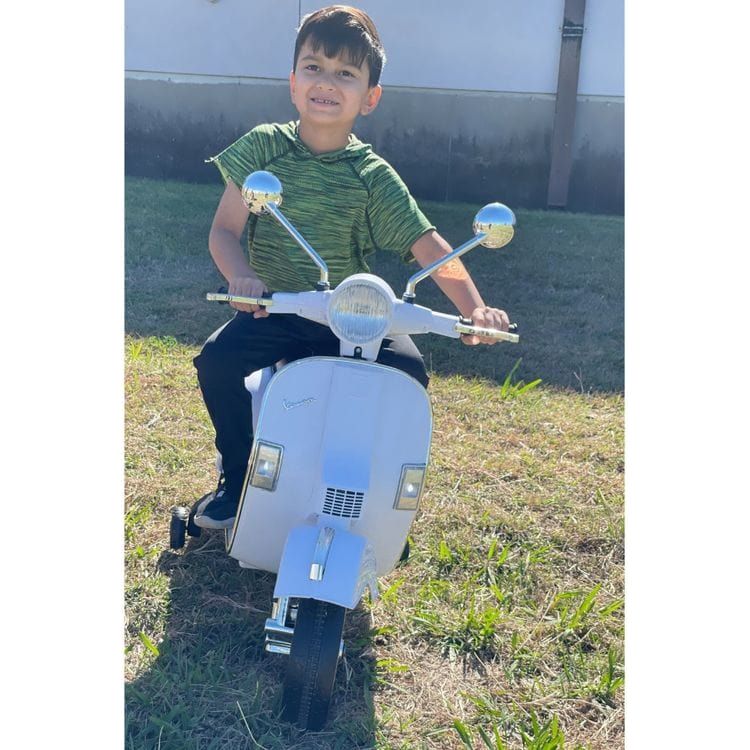 Vespa Scooter 12V White - FAO Schwarz