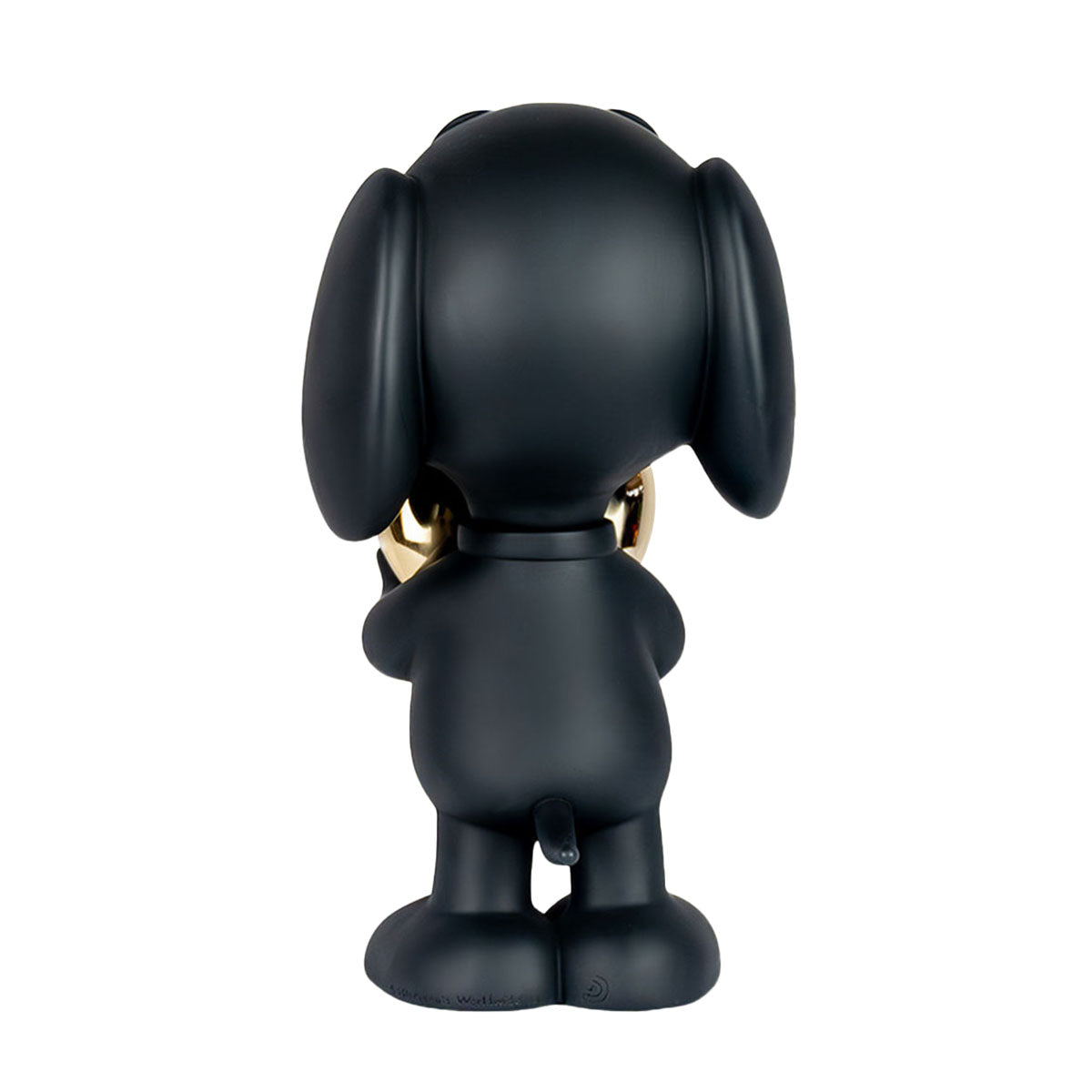 Snoopy Matte Black Figure with Chrome Gold Heart – 21.6″ - FAO Schwarz