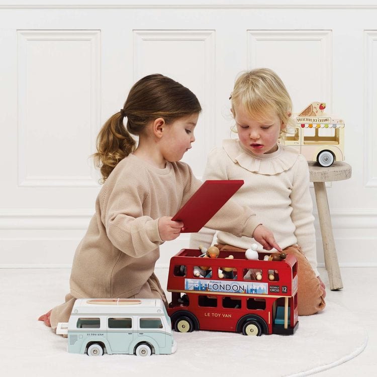 London Wooden Bus - FAO Schwarz