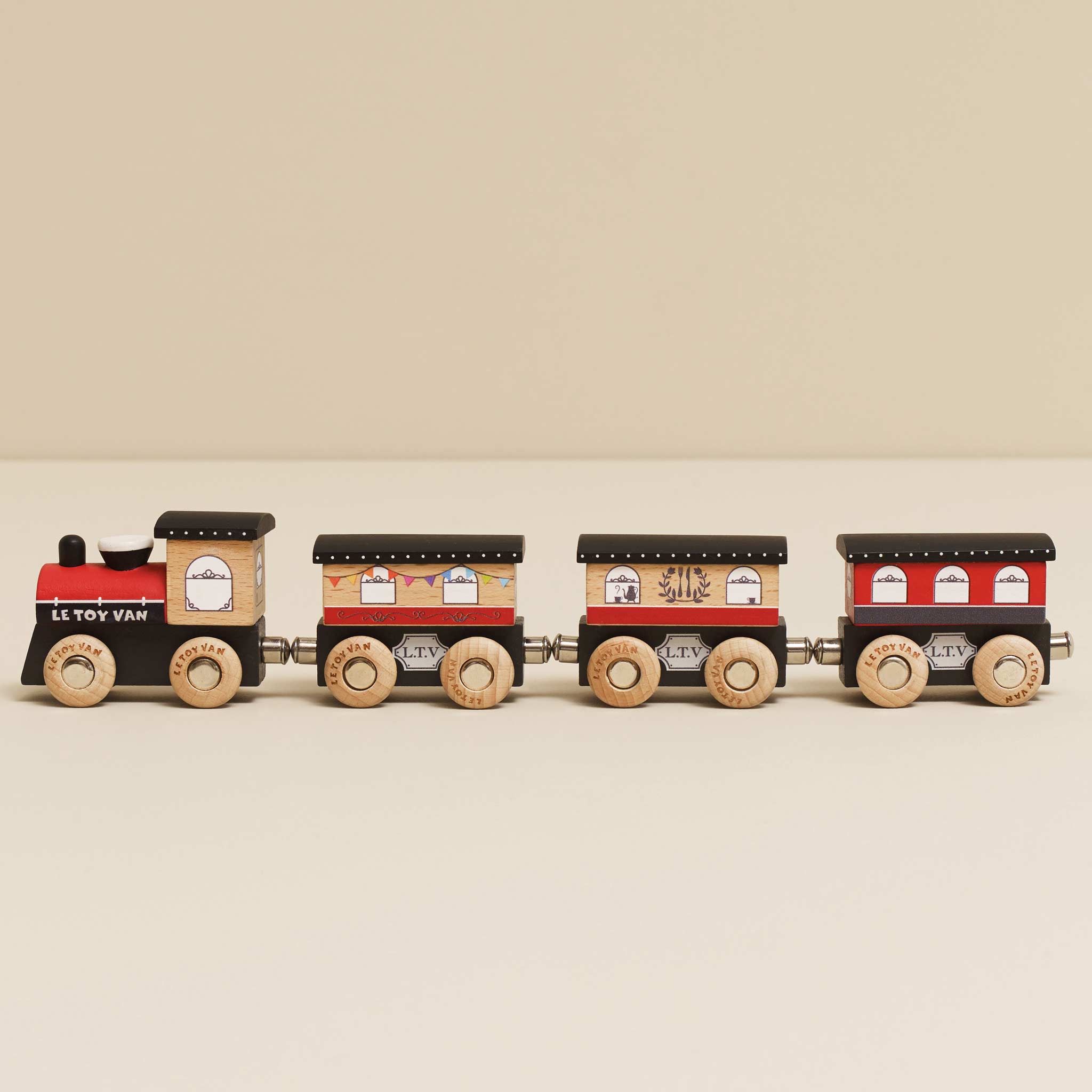 Royal Express Train & Carriages - FAO Schwarz