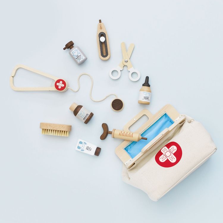 10 Piece Animal Vet Pretend Play Set - FAO Schwarz