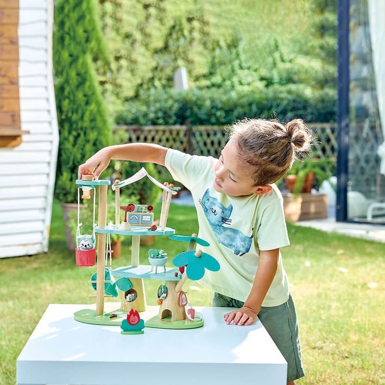 Kiki’s Treehouse Headquarters - FAO Schwarz