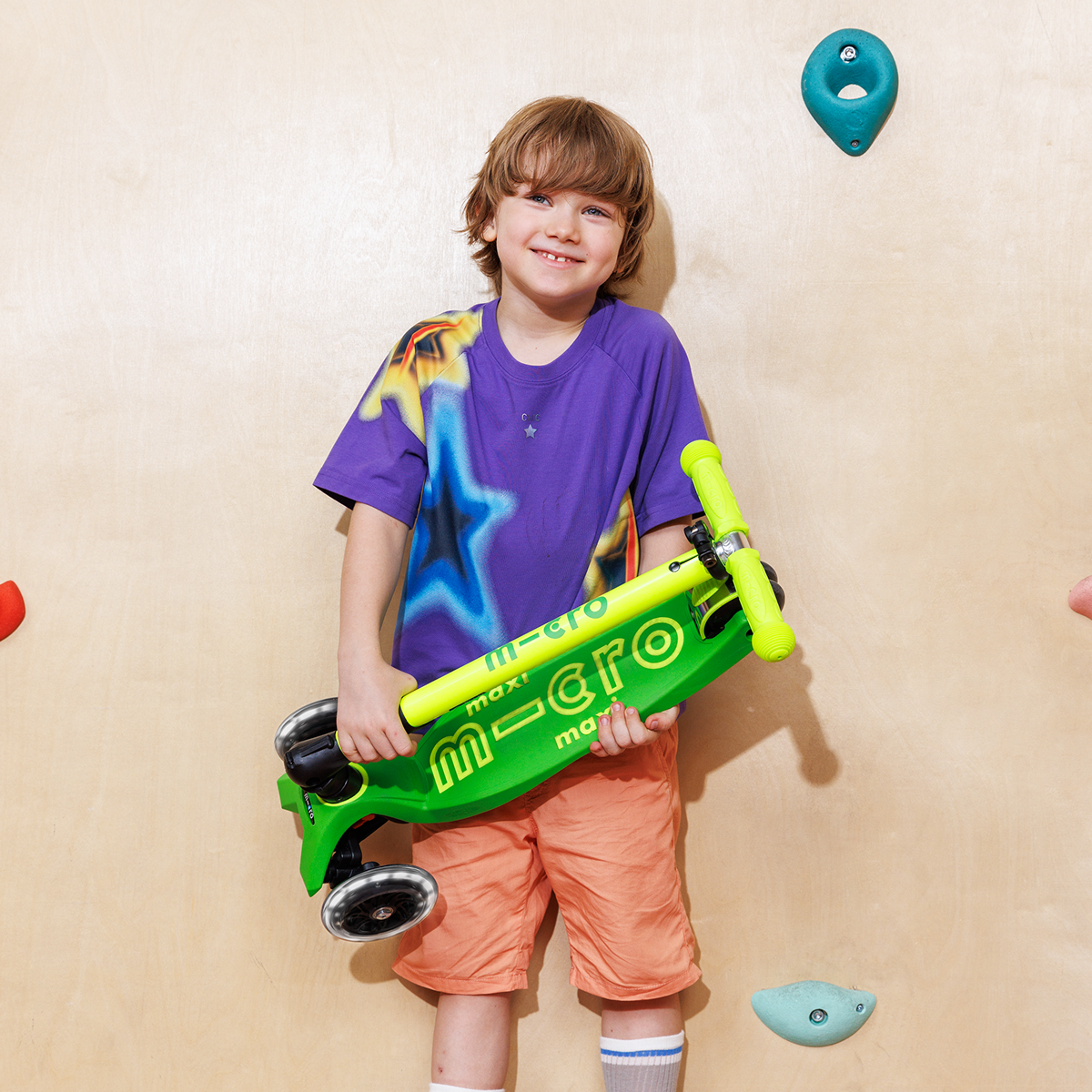 Maxi Deluxe Foldable LED Neon Scooter – Parrot Green - FAO Schwarz