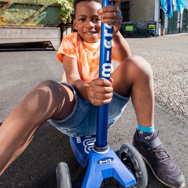 Micro Maxi LED Scooter - FAO Schwarz