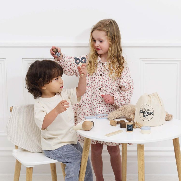 Pretend Play Wooden Hairdresser & Barber Kit – 12 Pieces - FAO Schwarz