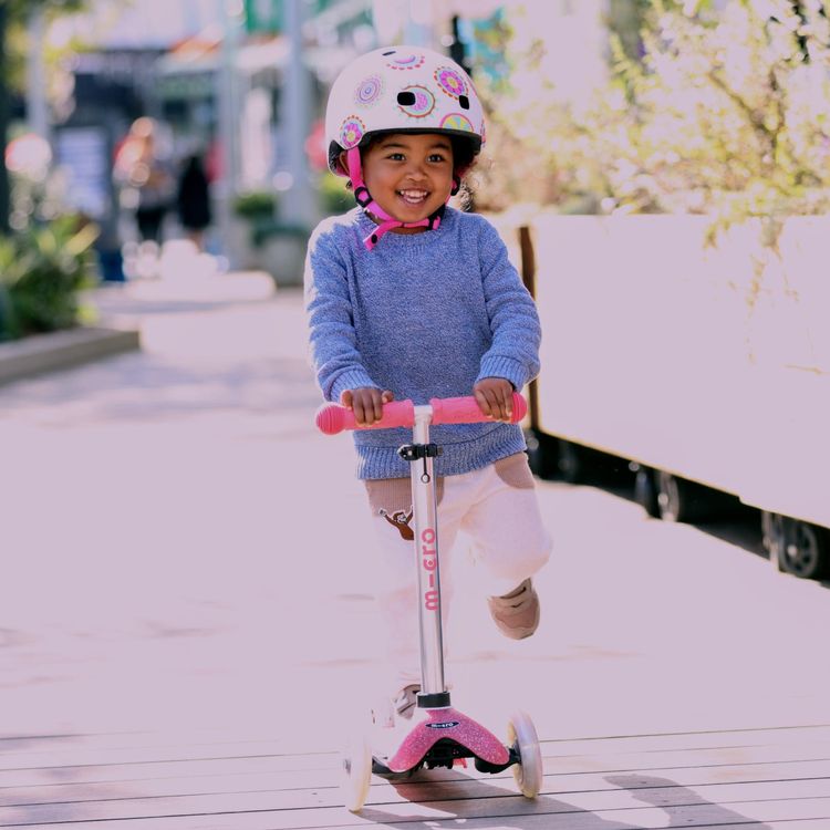 Micro Mini Glitter LED Scooter – Pink - FAO Schwarz