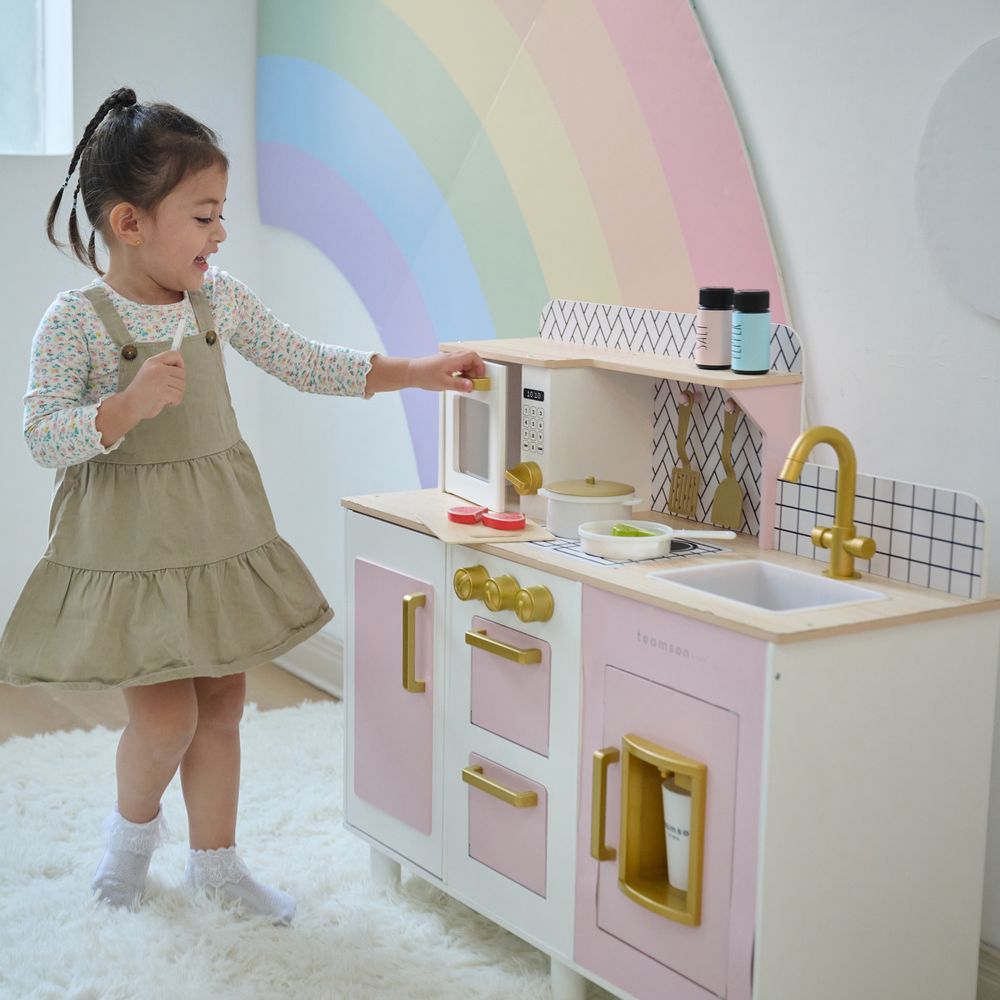 Little Chef Hampton Wooden Play Kitchen with Ice Dispenser & Sink - FAO Schwarz