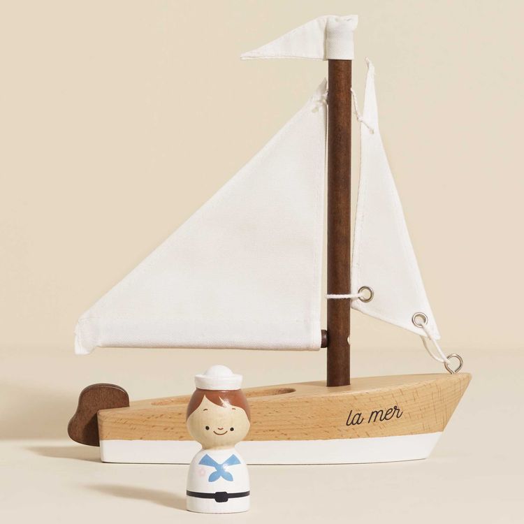 Wooden Sailing Boat & Captain - FAO Schwarz