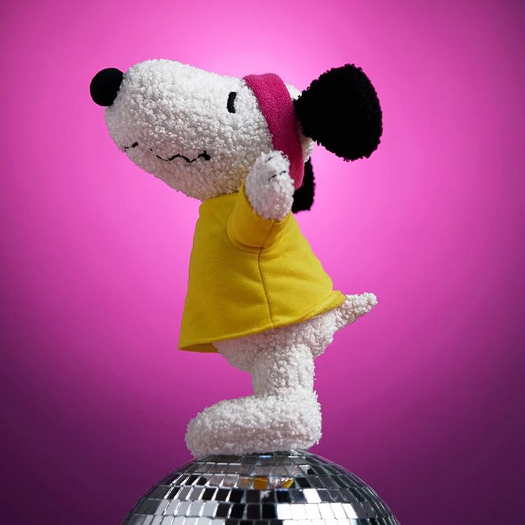 Peanuts Snoopy Flashbeagle Plush – 9.5″ - FAO Schwarz