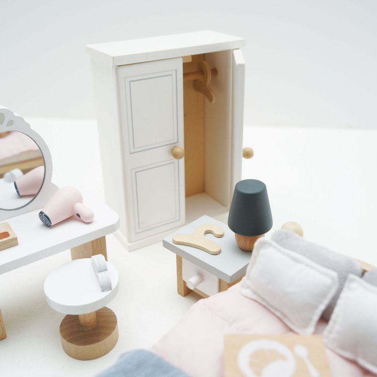 Wooden Dollhouse Bedroom Furniture Set – 19 Pieces - FAO Schwarz